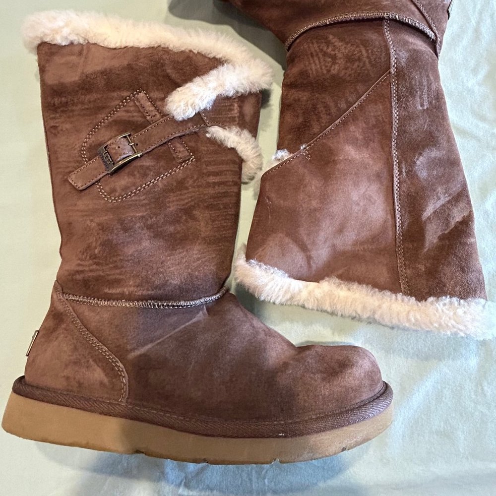 UGG Australia 5358 Messenger Suede Chestnut Boots Size 8